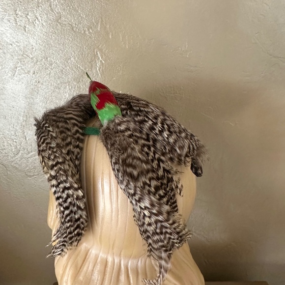 ASTOUNDING HIG FASHION 1940's SPOTTED FEATHER HAT WITH 2 "BIRDS"/TAILS - Picture 6 of 16